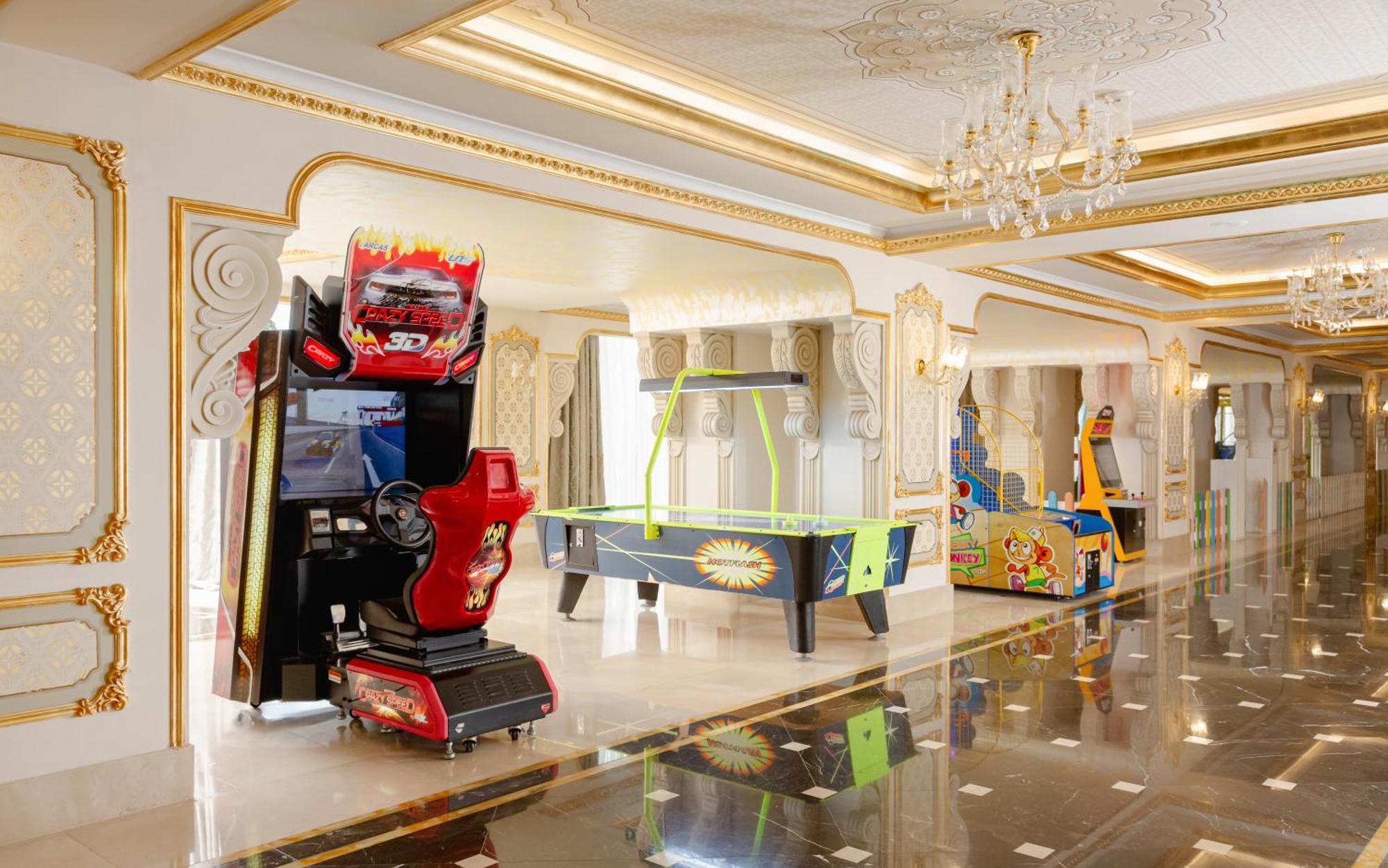 Shamakhi Palace Sharadil Seredil Exterior foto The arcade at the hotel
