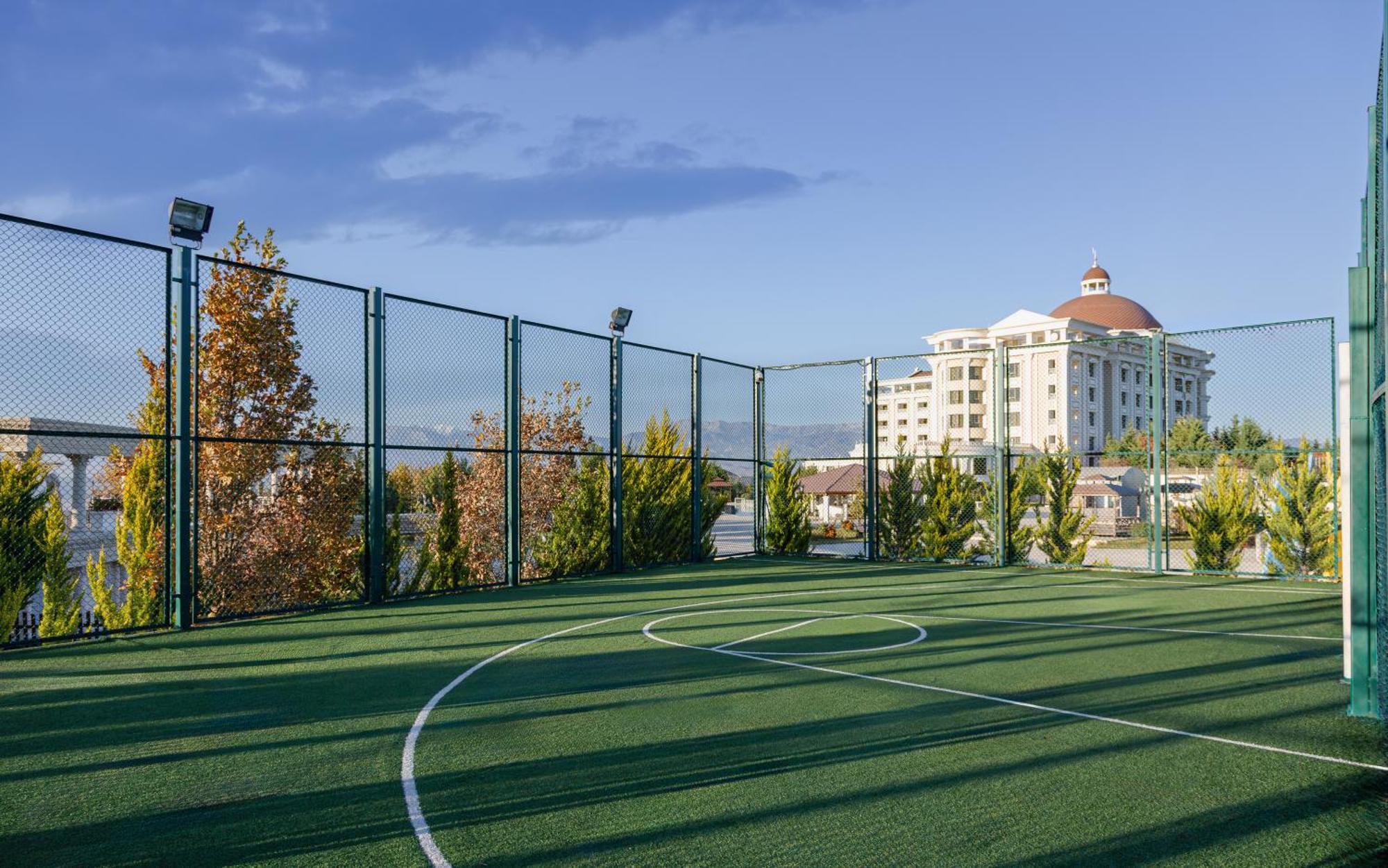 Shamakhi Palace Sharadil Seredil Exterior foto Tennis courts at the resort