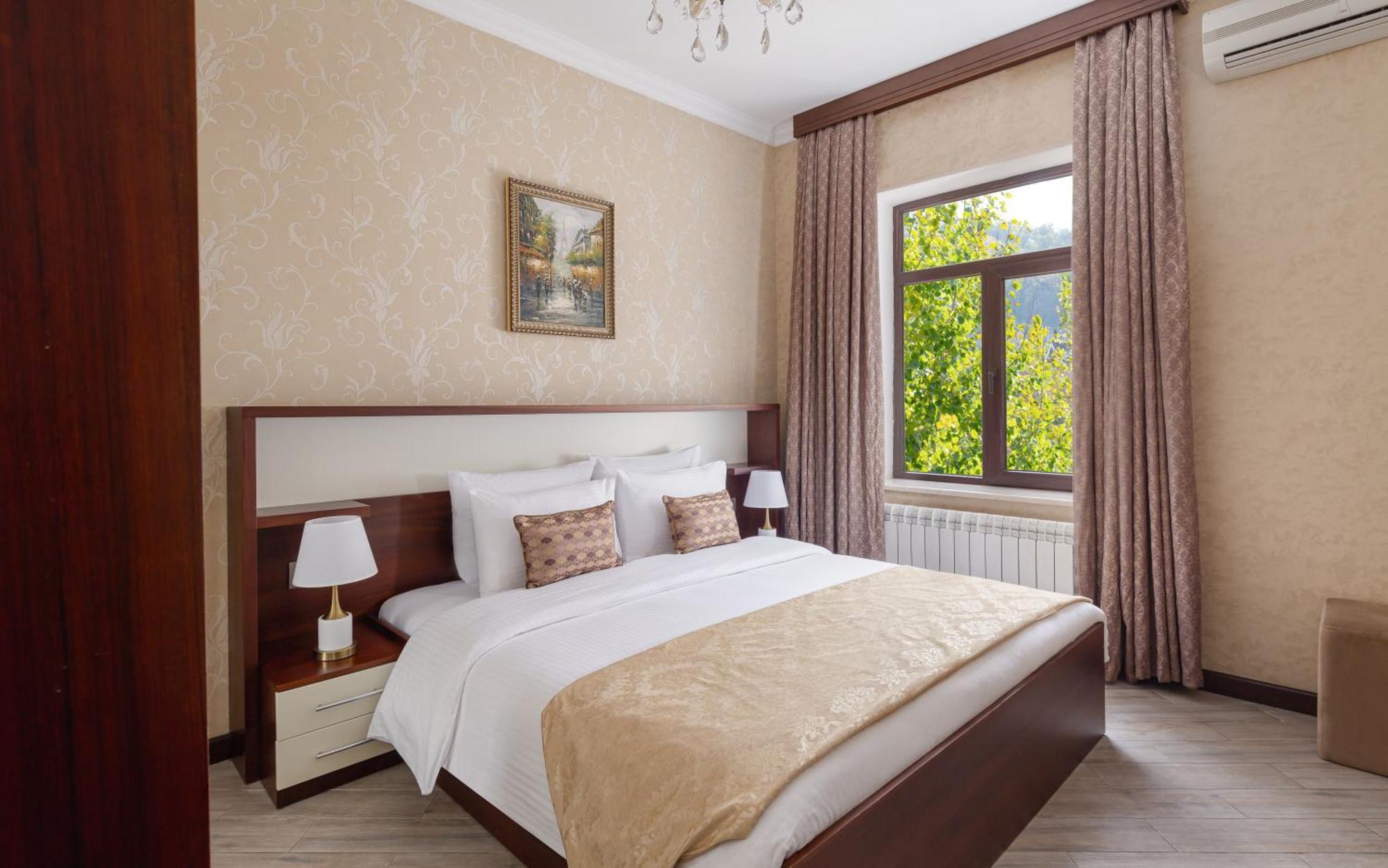 Shamakhi Palace Sharadil Seredil Exterior foto A bedroom in the hotel